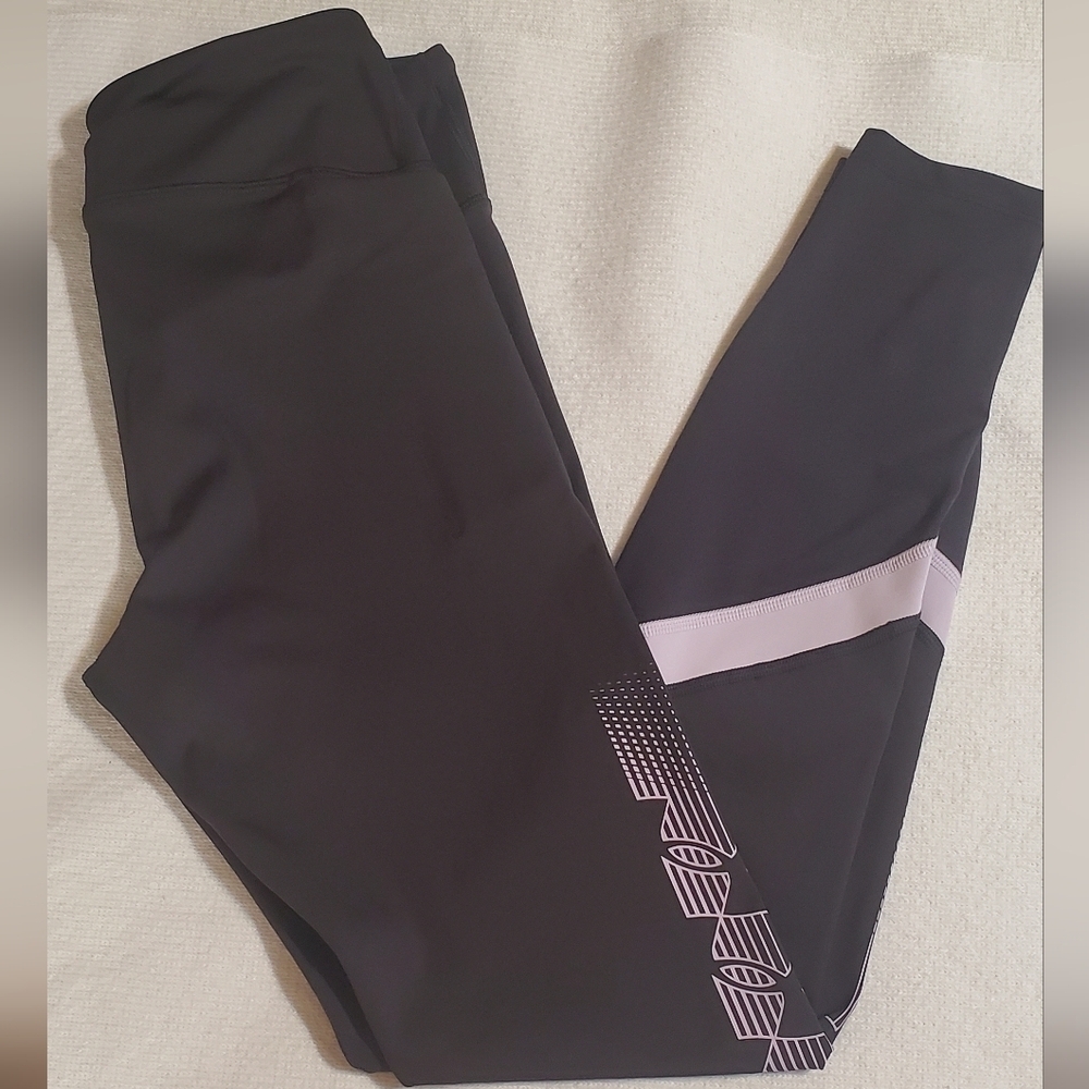Under Armour Black With Pink Accents. Compression Leggings. Sz M